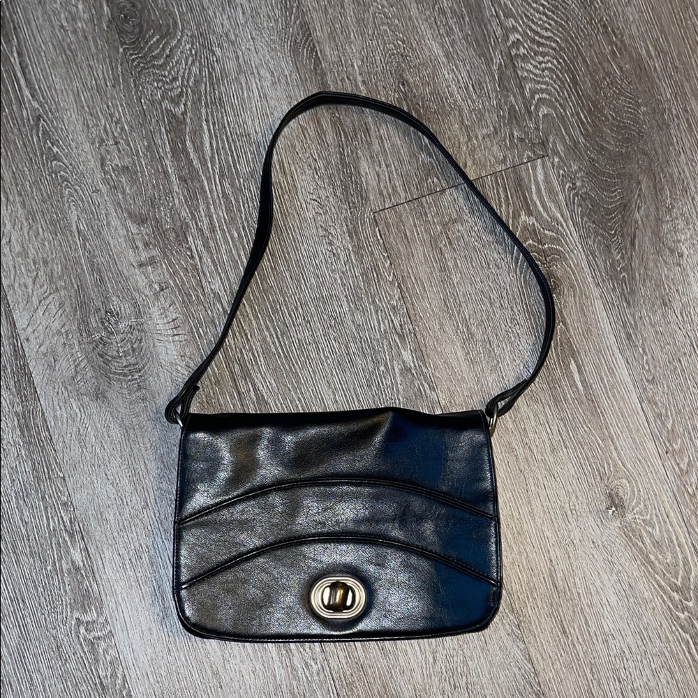 Vintage Garay Sleek Black Leather Shoulder Bag